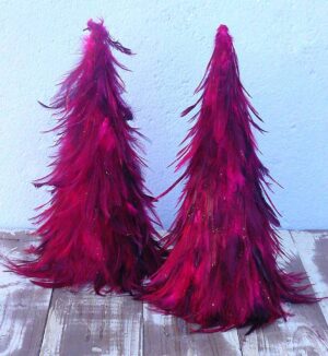 Árbol cono de plumas rojas