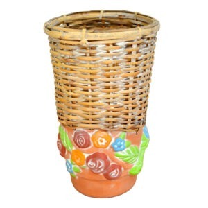 Jarrón florero de cerámica y mimbre