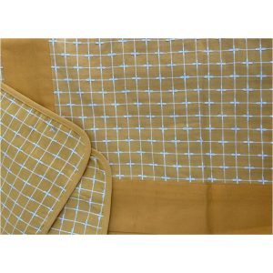 Mantel amarillo con 4 servilletas