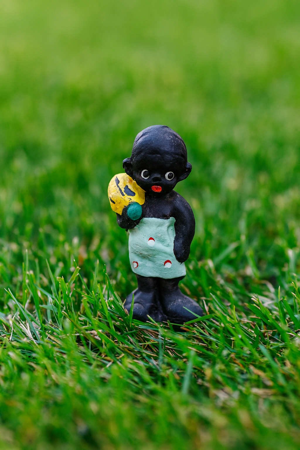 Miniatura terracota mujer negra con sandía