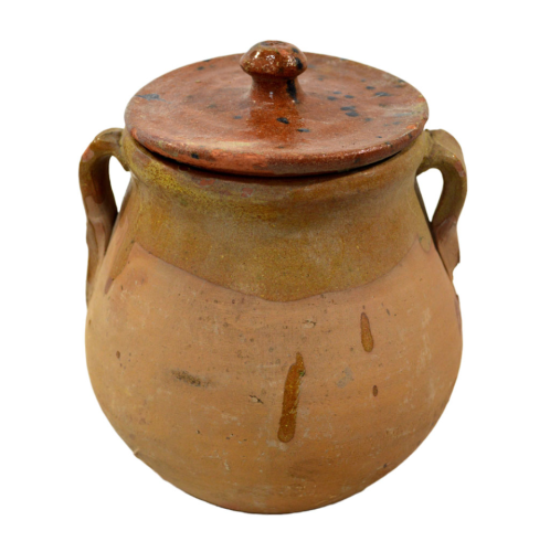 Puchero de barro con tapa