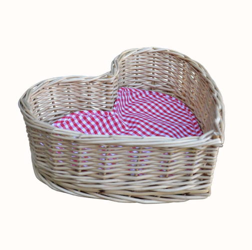 Corazón pintado blanco con tapete