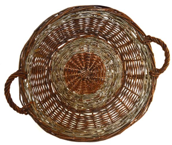 Plato de olivo y mimbre rústico
