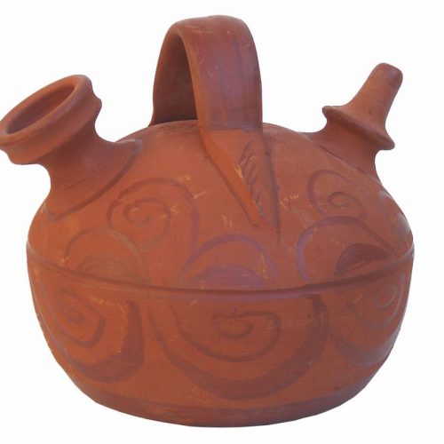 Botijo bajo barro rojo