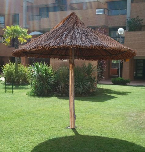 Sombrilla de mimbre sin base