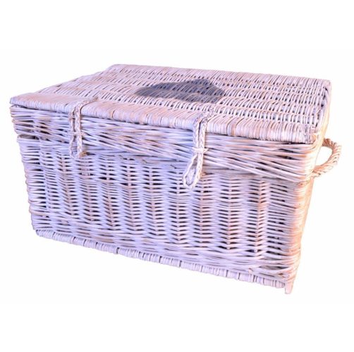 Baul blanco decapado con corazón