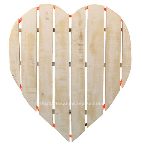 Corazón madera con luz