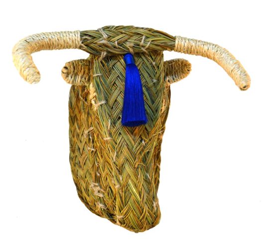 Cabeza de toro con borla azul