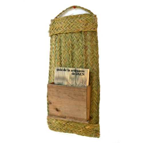 Revistero pared esparto