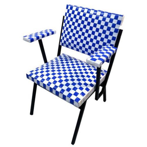 Sillón de cuadros azul y blanco