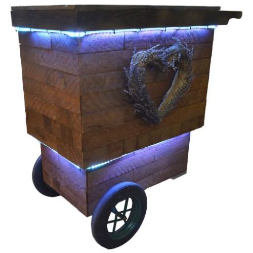 Carro de madera para eventos con luz