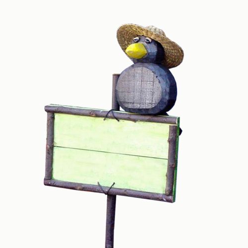 Cuervo cartel de madera blanca