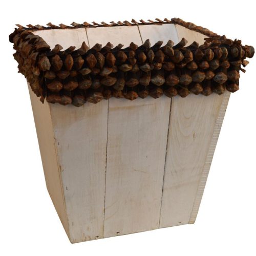 Florero madera blanca y dientes de piñas