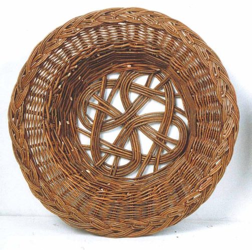 Plato hondo de mimbre rústico