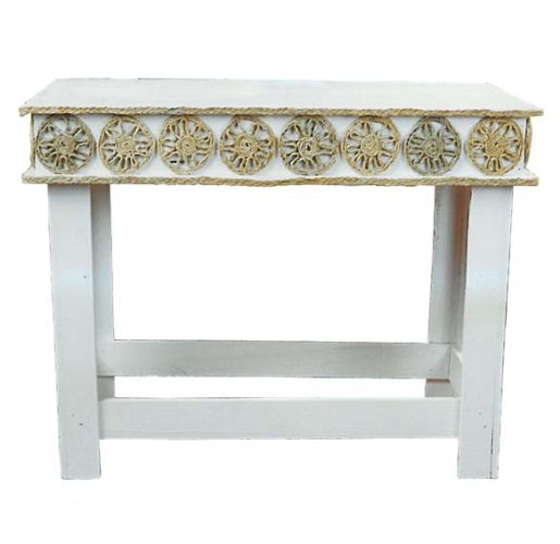 Mesa de madera y esparto